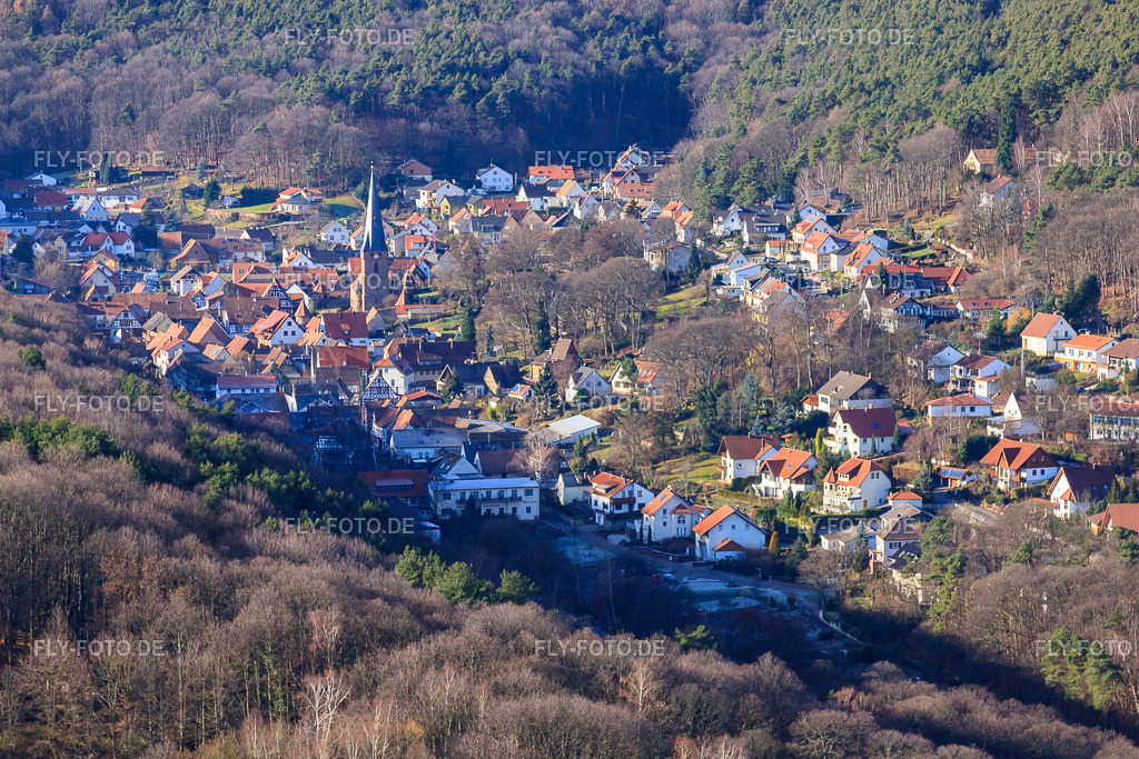 Ortsansicht des Dornöschens der Pfalz versteckt in den Bergen des Pflälzerwalds | Luftbild: Ortsansicht des Dornöschens der Pfalz versteckt in den Bergen des Pflälzerwalds in Dörrenbach im Bundesland Rheinland-Pfalz in Deutschland. Foto: IMG_48333.jpg vom 11.12.2011 durch Werner Riehm/FLY-FOTO.de - Realisiert mit Pictrs.com