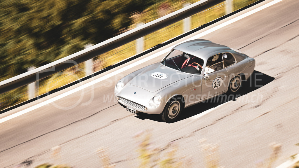 19. Arosa ClassicCar 2023 - 1. September 2023 | 19. Arosa ClassicCar 2023
Arosa, Schweiz
Peter Kappeler aus Walchwil mit der Startnummer 331 in einem OSCA 1600 GTS Zagato, Jahrgang 1963, in der Klasse Sport Trophy.
@arosaclassiccar, @arosa.official, #arosaclassiccar, #arosa, #76curves, #classiccar
Bild: Sportfotografie Markus Aeschimann | www.markus-aeschimann.ch - Realisiert mit Pictrs.com