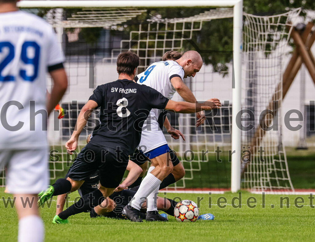 2023-09-03_038_SV_Anzing_gegen_TSV_Ottobrunn | Anzing, Deutschland, 03.09.2023:
Fußball, Kreisliga 2023 / 2024, Testspiel, 3. Spieltag, Endergebnis: 3:0

Kilian Blumberg (SV Anzing, #8), Simon Pleninger (TSV Ottobrunn, #9)

Foto: Christian Riedel / fotografie-riedel.net