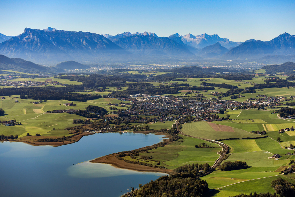 dr__0010574.jpg | SEEWALCHEN 27.09.2018 Uferbereiche am Seegebiet des in Seewalchen in Salzburg, Österreich. // Riparian areas on the lake area of in Seewalchen in Salzburg, Austria. Foto: Daniel Reiter