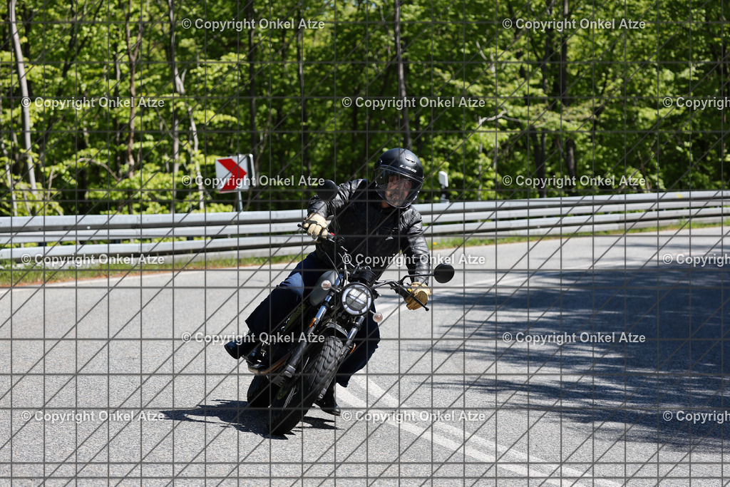 IMG_8697 | Fotograf am Kyffhäuser. Onkel Atze. Kyffhäuser Rennstrecke. Café36. Motorsportfotografie. - Realisiert mit Pictrs.com