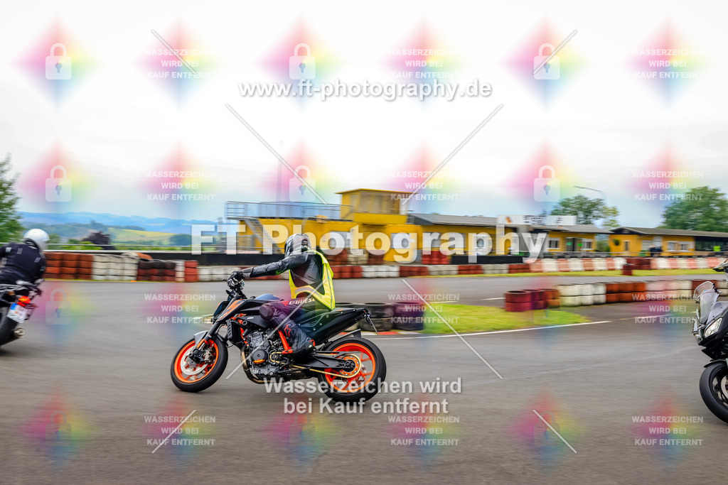 OBK-5582 | Hier findet Ihr Bilder von Touristenfahrten auf der Nürburgring Nordschleife oder von anderen Veranstaltungen die ich besucht habe. Viel Spass beim Durch Schauen 