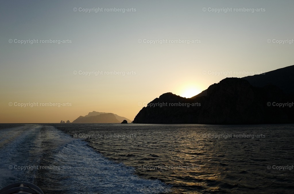 L1100552 | romberg-arts, romberg-arts.de, www.romberg-arts.de, Foto_Online_Shop, Julia Fuhrmann, Köln, Fotos, Fotografie, Fotokunst, Kunstdrucke, Naturfotos, Aktfotos, Nacktfotos, schwarz_weiß_Fotos, Blumenfotos, Blumen, Tiere, Beton, Korrosion, Lächeln, Drucke