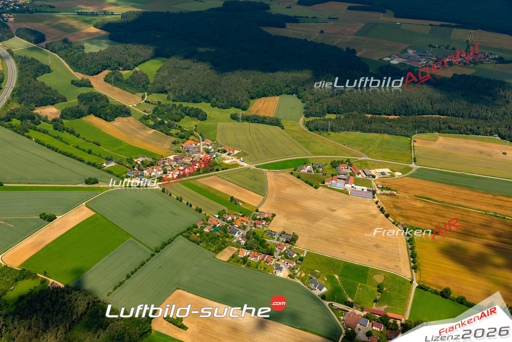 Das Luftbild zeigt : Oberleinsiedl Ursensollen - Die Luftaufnahme wurde 2024 vom UL-Flugzeug aus erstellt ( keine Drohne ) - Hochauflösende Luftaufnahme - Für grossformatige Ausdrucke geeignet. Die Geschenkidee !Mit Lizenz und Bildrechte bestellbar