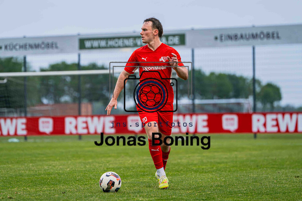 Fußball I Herren I Saison 2025-2026 I Bezirksliga Weser-Ems 4 I 19. Spieltag I VfL Oythe - SW Osterfeine I 07653 | jns.sportfotos - Realisiert mit Pictrs.com