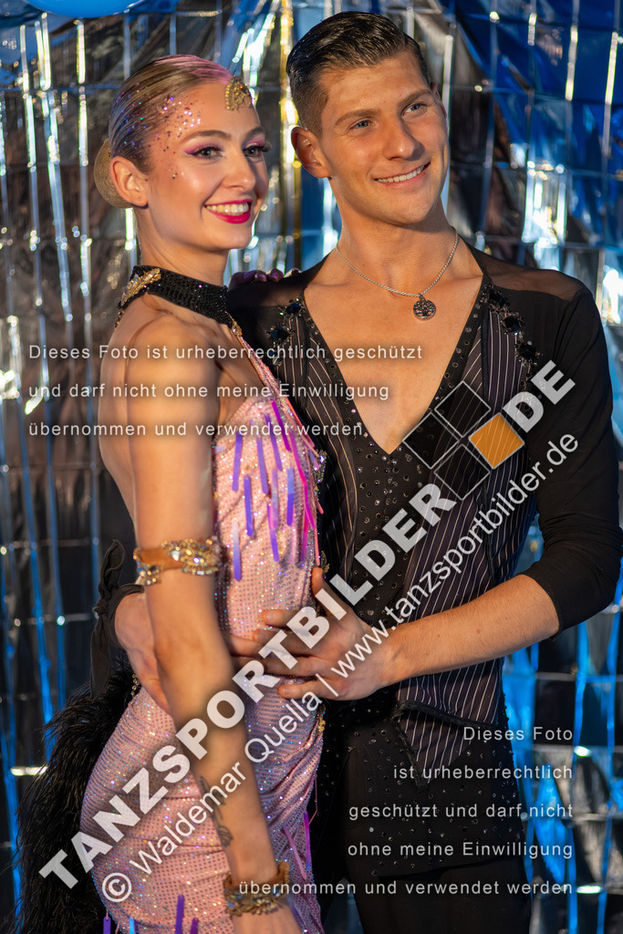 20260321-13908 | Hier finden Sie Tanz Bilder vom Latein und Standard Formationen tanzen. Sportbilder vom Tanzsport. Schöne Fotos und von Weltmeisterschaft, Europameisterschaft, Bundesliga, Regionalliga, Oberliga und Landesliga sowie von GOC Stuttgart, DanceComp, WM Bremen