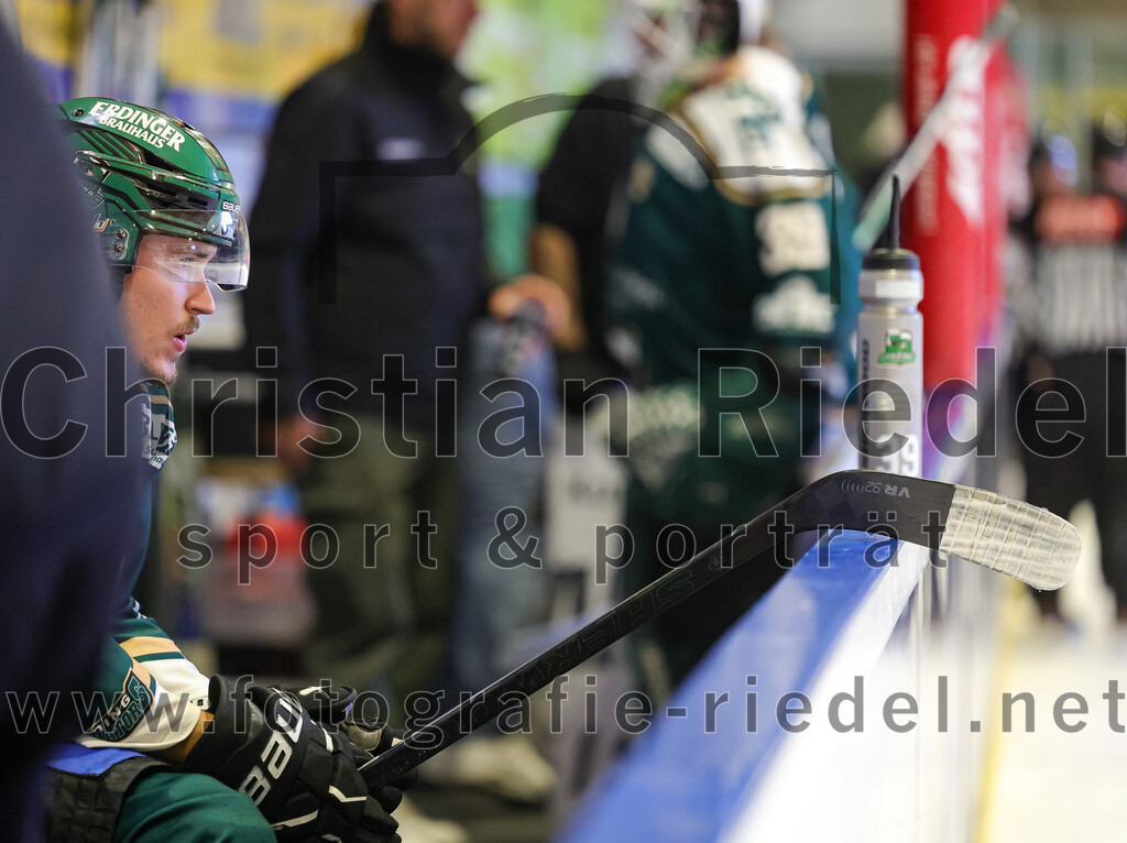 2025-08-22_099_TSV_Erding_gegen_EV_Fuessen | Erding, Deutschland, 22.08.2025:Eishockey, Oberliga Süd 2025 / 2026, Testspiel, TSV Erding gegen EV Füssen, Endergebnis: 1:4Erik Modlmayr (Erding Gladiators, #21)Foto: Christian Riedel / fotografie-riedel.net