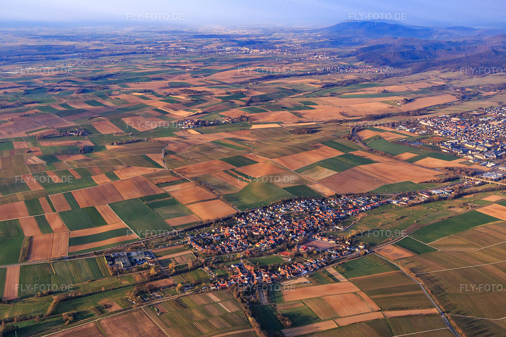 Luftbild: Ortsansicht aus Norden im Ortsteil Kapellen in Kapellen-Drusweiler im Bundesland Rheinland-Pfalz in Deutschland. Foto: IMG_076756.jpg vom 28.03.2015 durch Werner Riehm/FLY-FOTO.de