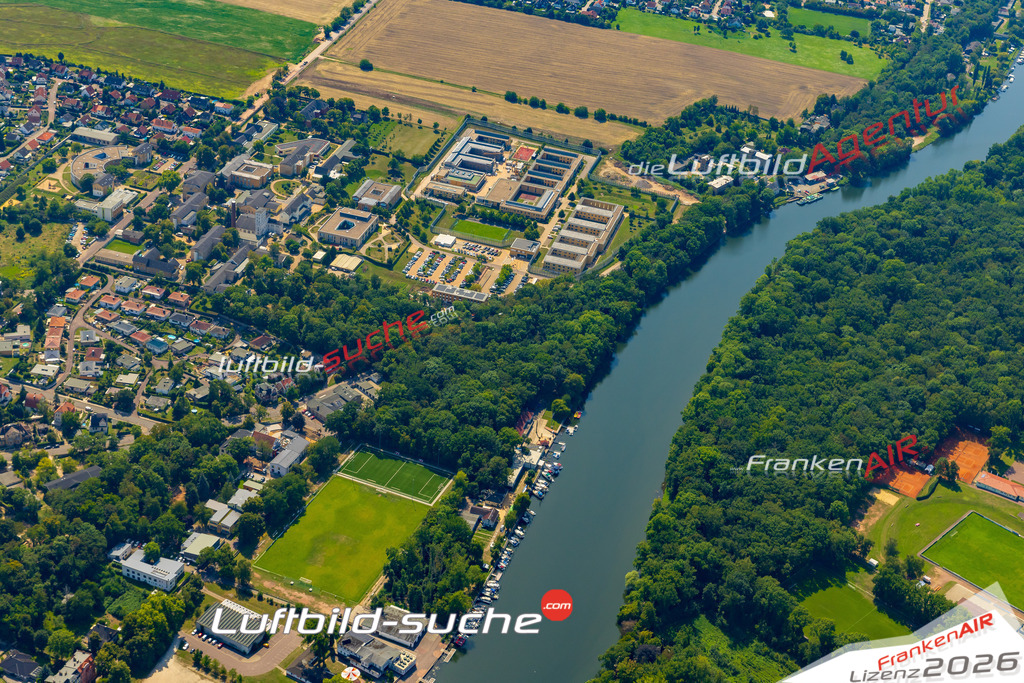 Neue Luftbildaufnahme der Stadt Bernburg - Das Luftbild wurde 2025 vom UL-Flugzeug heraus erstellt ( keine Drohnenaufnahme ) - Hochauflösende Luftaufnahme - für Wandbilder und großformatige Ausdrucke geeignet. Das besondere Geschenk!Hier alle&nbsp;Infos zur Lizenzierung der LuftaufnahmeWir fliegen auch dieses Jahr wieder in Ihre Region um Luftbilder zu erstellen.- Luftbild anfragen