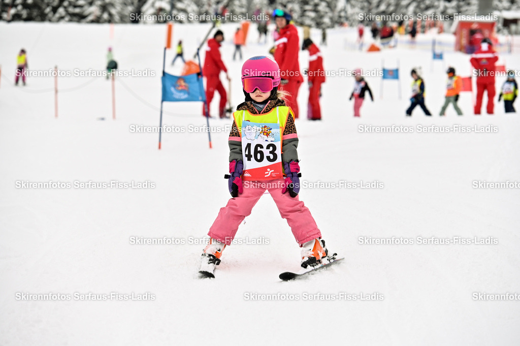 SRF_20.02.2026_0295 | Skirennfotos,Serfaus,Fiss,Ladis,Kinderskirennen,Winter,Tirol,Oberland,skirace,SFL,feelfree,weil wir's genießen,ski,Ski,skifahren,Sonnenplateau, - Realisiert mit Pictrs.com