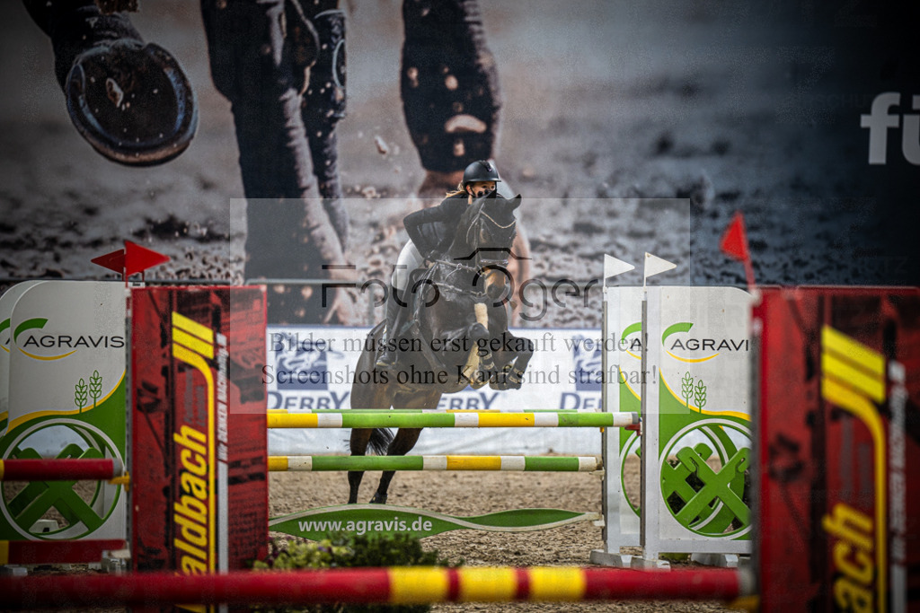 DOS_0332 | Entdecke hochwertige Reitturnierfotos von Foto Oger. Professionell, emotional und authentisch – jetzt Lieblingsmomente im Shop bestellen.Deutschlandweite Turnierfotografie. - Realisiert mit Pictrs.com