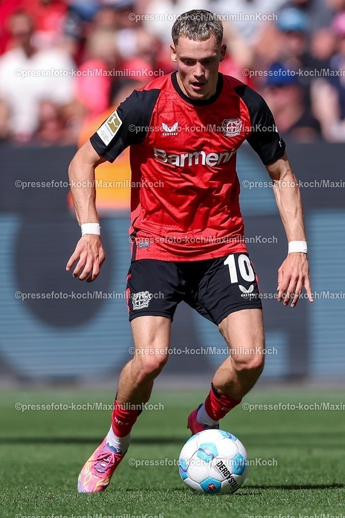 B0411052503428 | 11.05.2025, Fußball, Bayer 04 Leverkusen - Borussia Dortmund, 1. Fußball Bundesliga, 33. Spieltag, BayArena, Saison 2024 2025: Florian Wirtz (Bayer04 Leverkusen #10) DFB regulations prohibit any use of photographs as image sequences and or quasi-video.