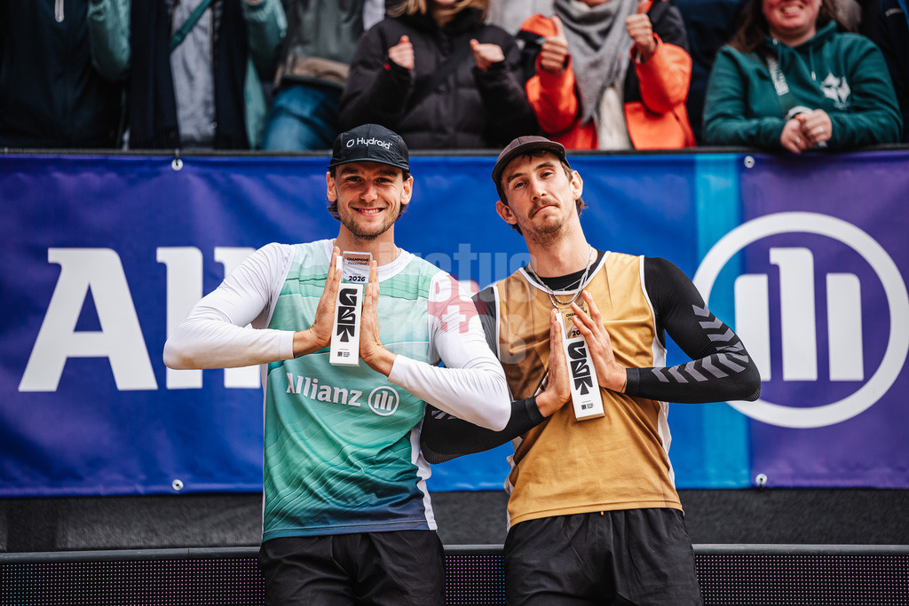 Beachvolleyball | Männer | Allianz German Beach Tour 2026 | Tourstop Düsseldorf | 17.05.2026 | v.l. Paul Henning und Lukas Pfretzschner gewinnen das Turnier in Düsseldorf