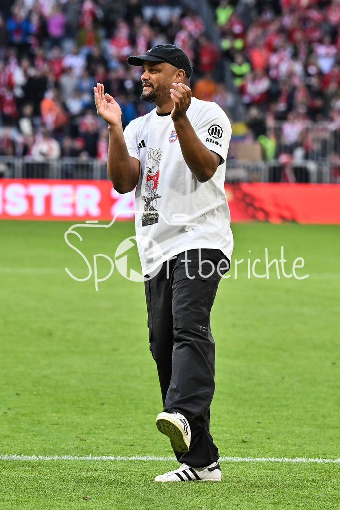 FC Bayern München - VfB Stuttgart | MUNICH, GERMANY - 19. APRIL: Bayern celebrating the Deutsche Meisterschaft after the Bundesliga Match between FC Bayern Munich vs. VfB Stuttgart at Matchday 30 at Allianz Arena / DFL REGULATIONS PROHIBIT ANY USE OF PHOTOGRAPHS AS IMAGE SEQUENCES AND/OR QUASI-VIDEO / Vincent KOMPANY Trainer FC Bayern München