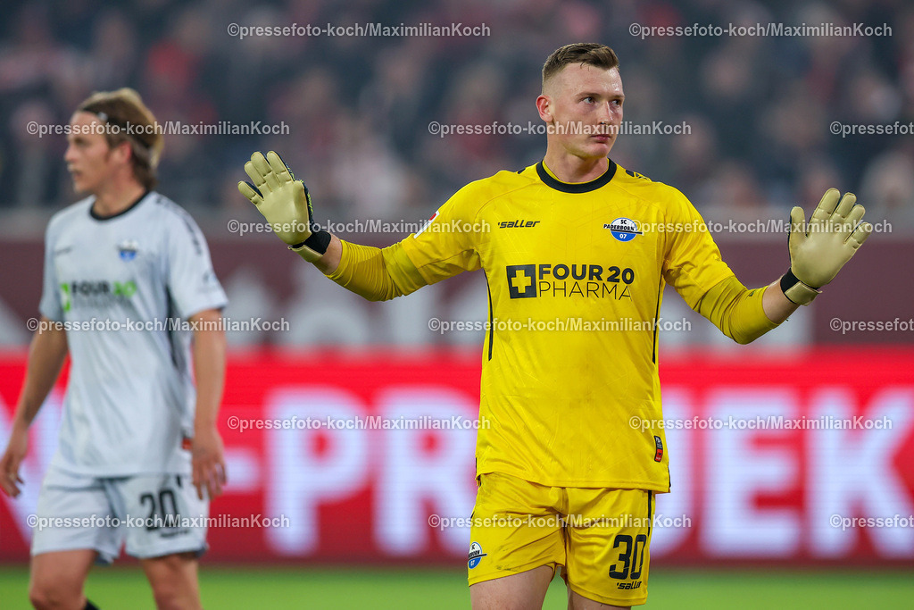 Due09112401061 | 09.11.2024, Fußball, Fortuna Düsseldorf - SC Paderborn 07, 2. Bundesliga, Merkur Spiel-Arena, Saison 2024 2025: Torwart Markus Schubert (Paderborn #30)DFB regulations prohibit any use of photographs as image sequences and or quasi-video.