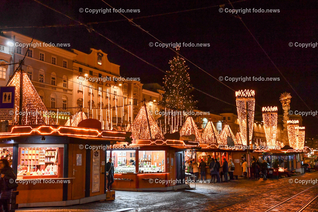 Christkindlmarkt_ Hauptplatz Linz_ 23.11.2022-16 | 23.11.2022, Linz, AUT, Christkindlmarkt, Hauptplatz Linz, Weihnachtsdekoration, im Bild Christkindlmarkt, Hauptplatz Linz, Huetten, Standln