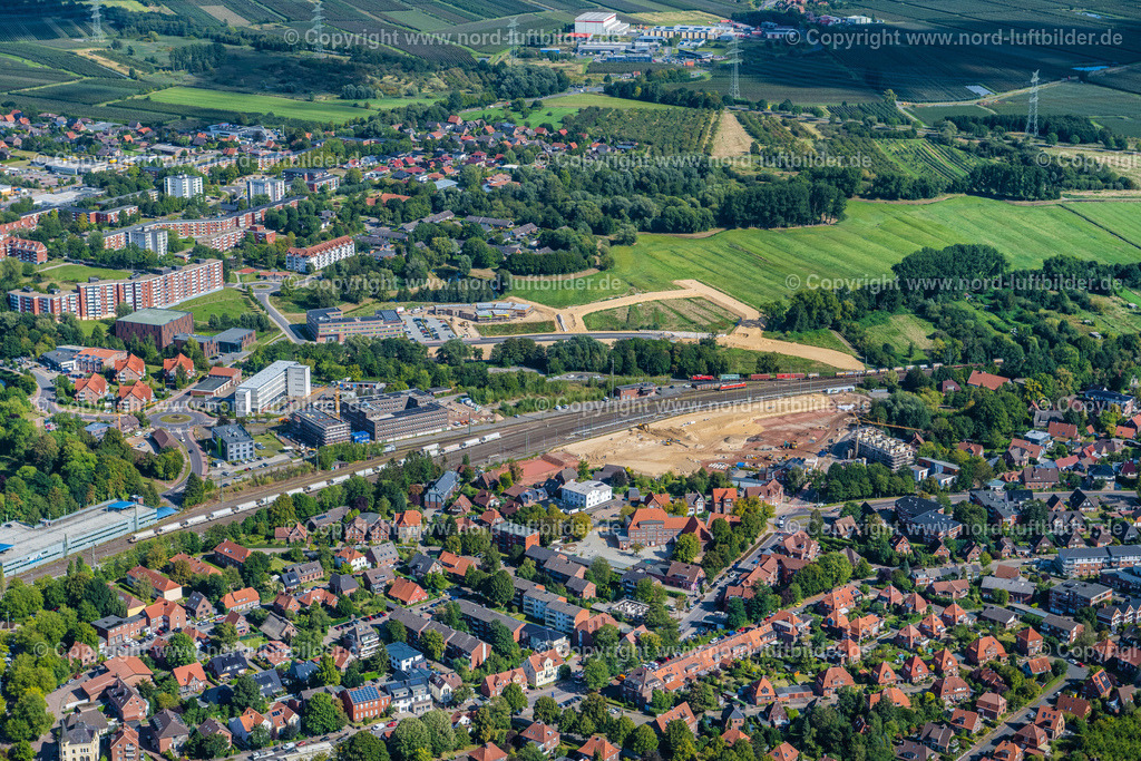 Stade_Ehemaliges_Mineralölwerk_Erdarbeiten_ELS_2145200922 | STADE 20.09.2022 Entwicklungsgebiet der Industriebrache des ehemaligen Mineralölwerkes Neubau einer Straße an der Straße Hinterm Teich in Stade im Bundesland Niedersachsen, Deutschland. // Development area of industrial wasteland on street Hinterm Teich in Stade in the state Lower Saxony, Germany. Foto: Martin Elsen