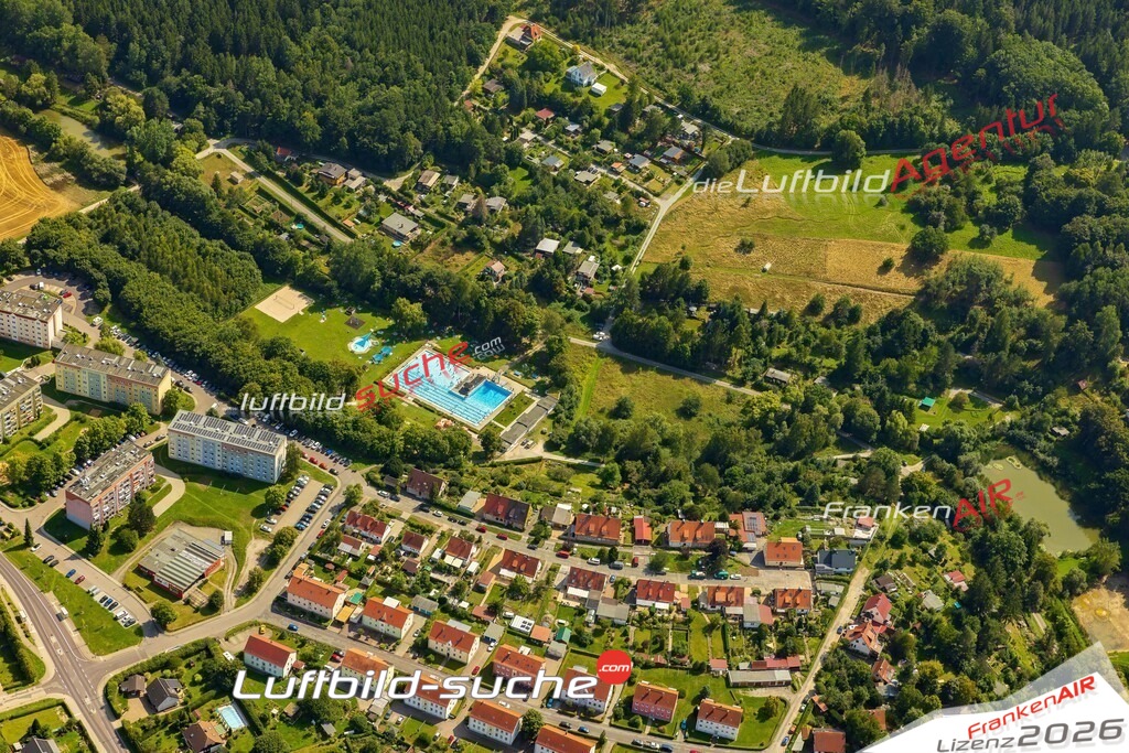Luftaufnahme Freibad Bad Berka - Die Luftaufnahme wurde 2025 vom UL-Flugzeug heraus erstellt ( ohne Drohne ) - Hochauflösende Luftaufnahme - für professionelle Ausdrucke geeignet. Die Geschenkidee !Mit Lizenz und Bildrechte bestellbar