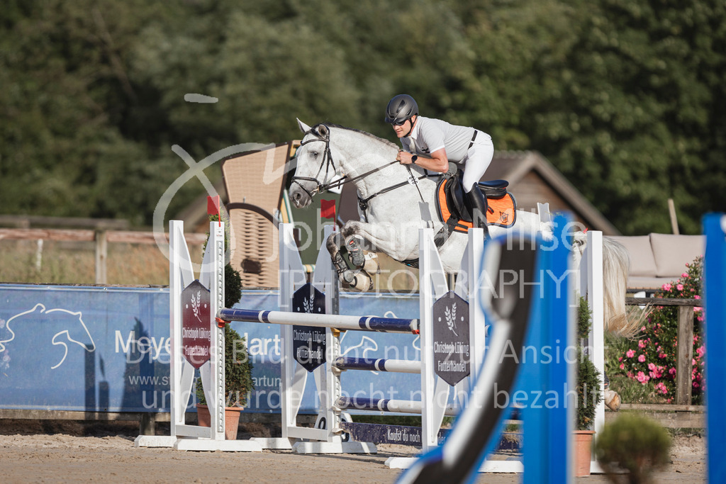 240628_LüPfSpTa_L-Spr-318 | Deine schönsten Turniermomente als professionelle Fotos! Entdecke hochwertige Pferdesport-Fotografie im Online-Shop. Jetzt Fotos finden & bestellen!