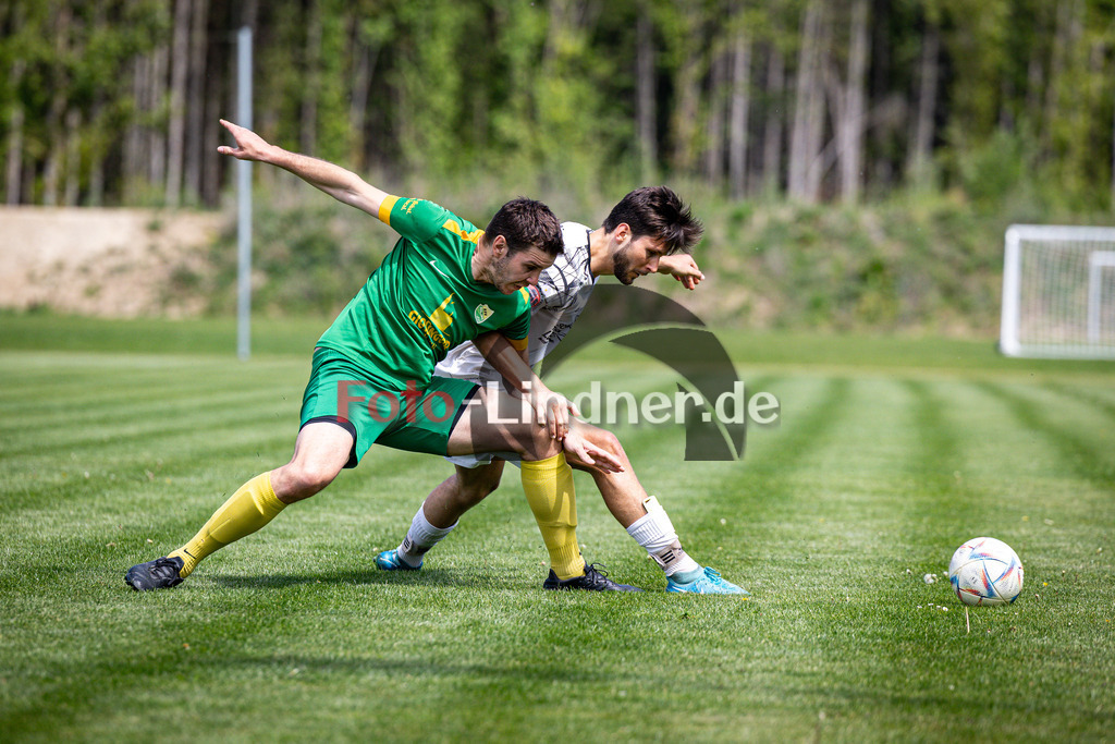 ASV Eglfing gegen SV Unterhausen | Fußball Herren A-Klasse Gruppe 5 Zugspitze 2025/26 22. Spieltag, ASV Eglfing gegen SV Unterhausen, 20260503,Zweikampf,2026-05-03 in 82436 Eglfing (Sportanlage Eglfing, Platz 1, Keltenstr. 21), Matthias HERINGER (ASV Eglfing 8), Christoph SCHILCHER (SV Unterhausen Kapitän 10)Copyright: WolfgangxLindner www.foto-lindner.de