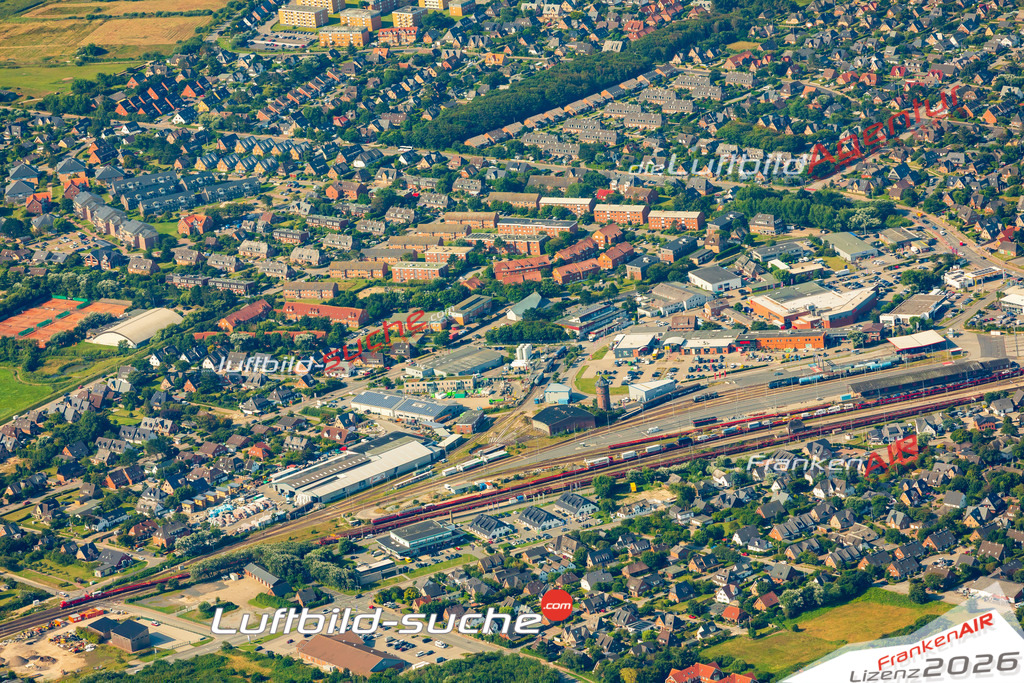 Luftaufnahme Westerland Sylt - Die Luftaufnahme wurde 2025 vom UL-Flugzeug heraus erstellt ( ohne Drohne ) - Hochauflösende Luftaufnahme - für professionelle Ausdrucke geeignet. Die Geschenkidee !Mit Lizenz und Bildrechte bestellbar