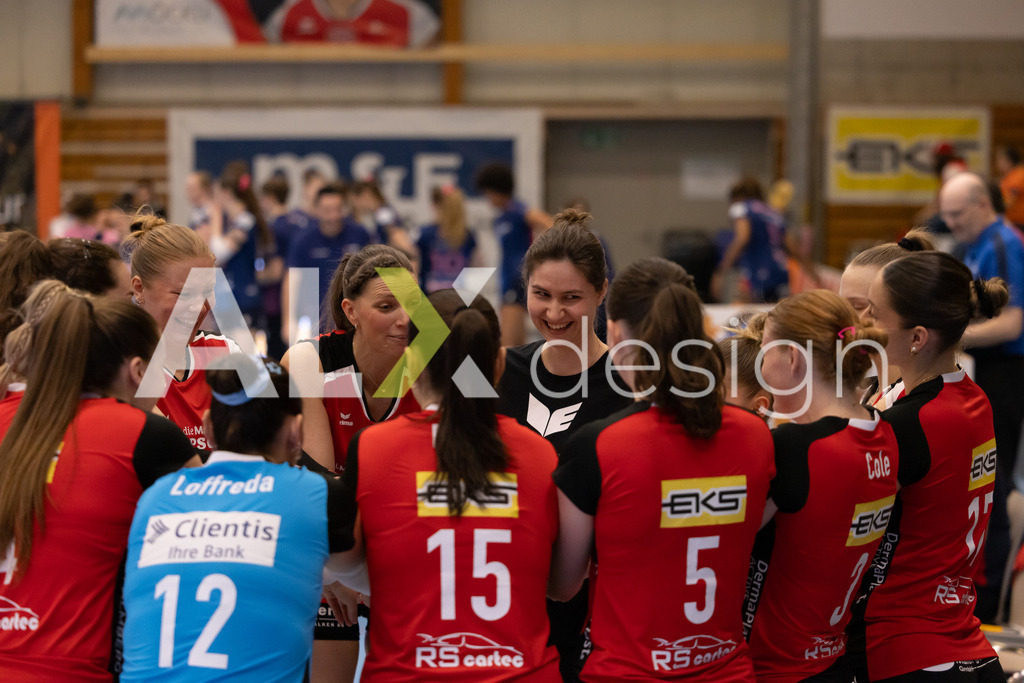 Volleyball I Frauen I Saison 2025-2026 I Volleyball NLA | Women I 1/2 Finals I  VC Kanti Schaffhausen - Sm'Aesch Pfeffingen I 07.03.2026 | VC Kanti Schaffhausen Spielerinnenkreis - Realisiert mit Pictrs.com