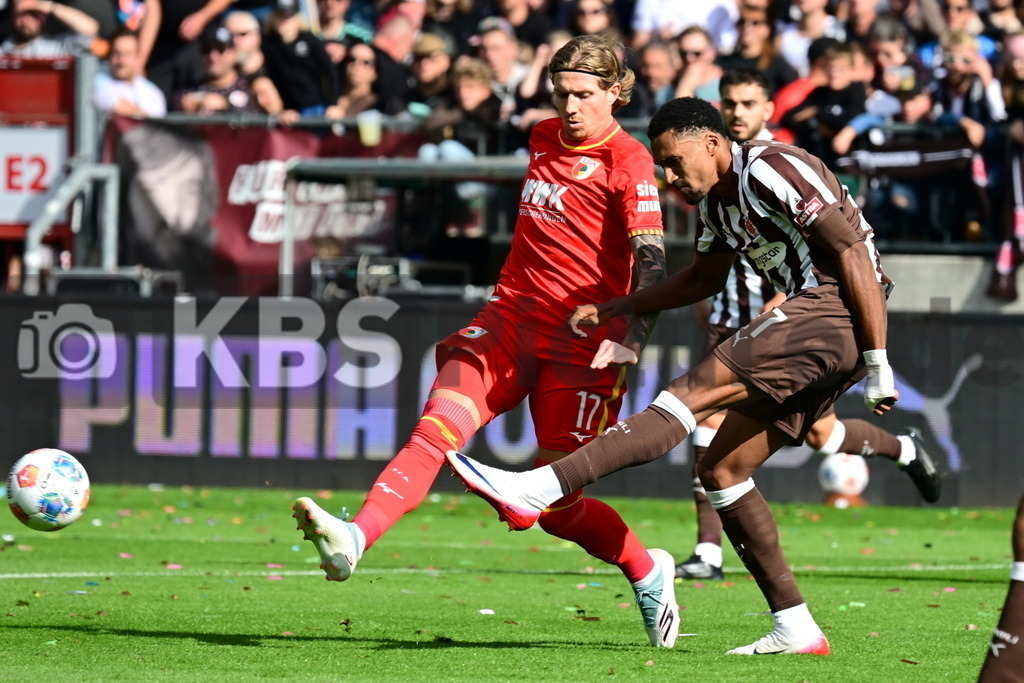 KBS Picture_FCStPauli-FCAugsburg_009 | v.l. Jakic Kristijan (FC Augsburg) , Hountondji Andreas (St.Pauli) ,Sportplatz :  Millerntor Stadion, - Realisiert mit Pictrs.com