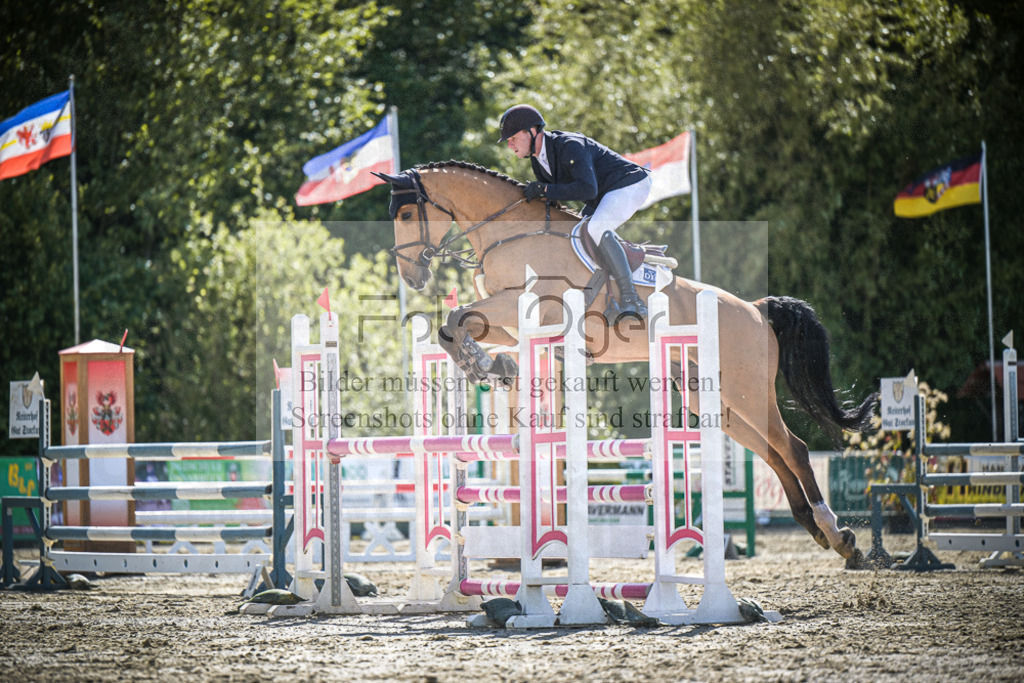 DOS_8587 | Entdecke hochwertige Reitturnierfotos von Foto Oger. Professionell, emotional und authentisch – jetzt Lieblingsmomente im Shop bestellen.Deutschlandweite Turnierfotografie. - Realisiert mit Pictrs.com