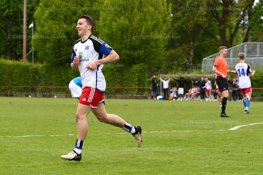 NH_HamburgerSVU19_FCHansaRostockU19_U19Bundesliga_28042024 | #21 Amer Buljubasic (Hamburger SV U19) bejubelt seinen Treffer zum 3:1.

Fußball I Junioren I A-Junioren Bundesliga Nord/Nordost I Saison 2023-2024 I 24. Spieltag I Hamburger SV U19 - FC Hansa Rostock U19 I 28.04.2024 I Sportpark Eimsbüttel