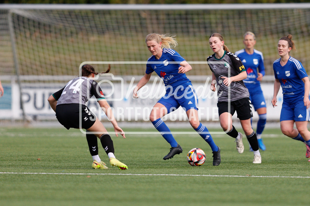 Fußball I Frauen I Saison 2025-2026 I Oberliga Niedersachsen I 16. Spieltag I BW Hollage - TuS Büppel I 15.03.2026-43 | Marie Wulftange (8, BW Hollage) möchte an Helene Stahlhut (24, TuS Büppel) vorbeilaufen. - Realisiert mit Pictrs.com