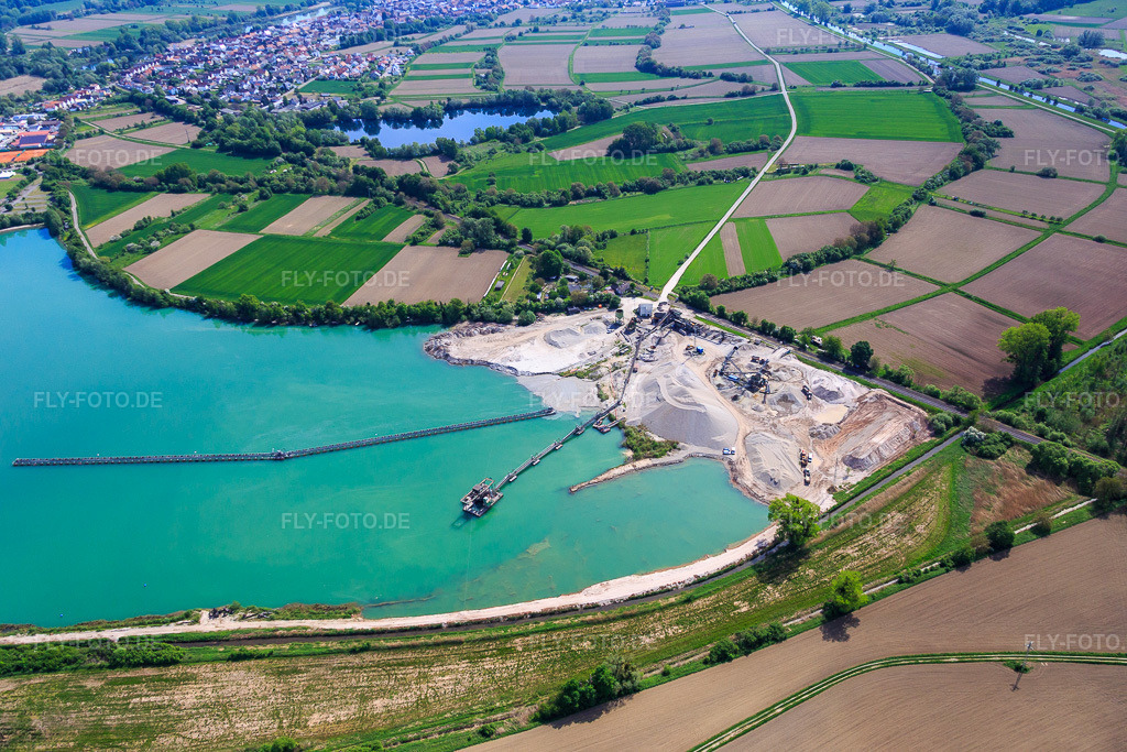 Luftbild: Kiesbagger am Epplesee in Neuburg am Rhein im Bundesland Rheinland-Pfalz in Deutschland. Foto: IMG_078578.jpg vom 08.05.2015 durch Werner Riehm/FLY-FOTO.de