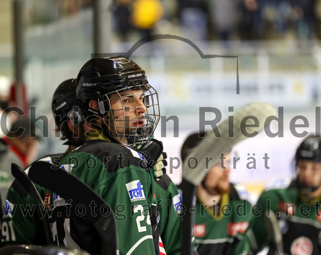 2022-11-04_024_Eishockey_TSV_Erding_gegen_TSV_Peissenberg | Erding, Deutschland, 04.11.2022:
Eishockey, Bayernliga 2022 / 2023, 10. Spieltag, TSV Erding gegen TSV Peißenberg, Endergebnis: 4:3

Lukas Krämmer (Erding Gladiators, #24)

Foto: Christian Riedel / fotografie-riedel.net