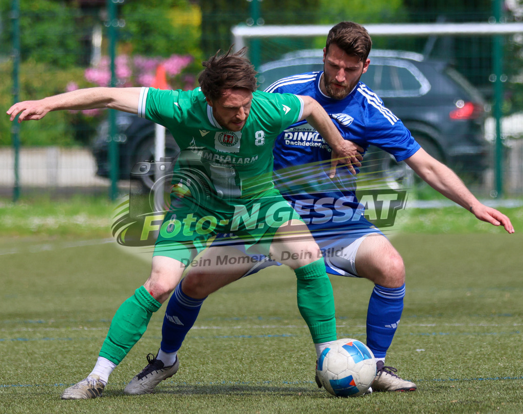 Bünder SV - SV Enger-Westerenger, | Auf dem Bild zu sehen: grün Bünder SV: Denis Müller ; blau SV Enger-Westerenger: Danny Alves-ReiBünder SV, SV Enger-Westerenger, Saison 25/26, Kreisliga A, Bünde, Deutschland - Realisiert mit Pictrs.com