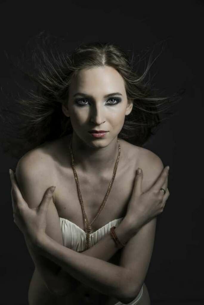 Portrait0240 | DieAugenweide Galerie, Bilder von Fotograf Ralf-Udo Thiele. Auswählen und bestellen auf verschiedenen Materialien und Größen. - Realisiert mit Pictrs.com