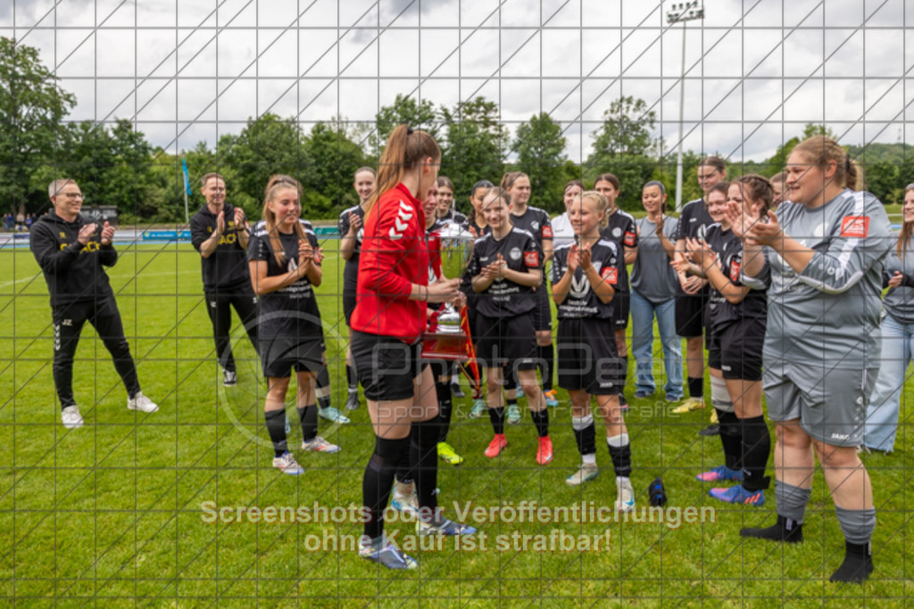 20250529_150430_1596 | #,  SGM Wendlingen-Ötlingen II (blau) vs. 1.FC Donzdorf II (schwarz), Fussball, Frauen-Bezirkspokal Finale Saison 2024/2025, Rasenplatz VfL Stadion Kirchheim, Jesinger Straße 105, 73230 Kirchheim, 29.05.2025 - 13:00 Uhr,Foto: PhotoPeet-Sportfotografie/Peter Harich