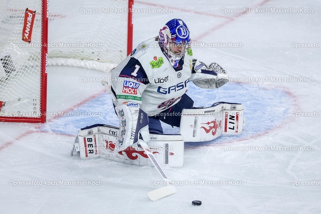 KEC20042601006 | 20.04.2026, Eishockey, DEL Halbfinale Play-Offs, Kölner Haie - Eisbären Berlin, Spiel 6, Lanxess-Arena Köln: Goalie Jonas Stettmer (Eisbären Berlin #01) 