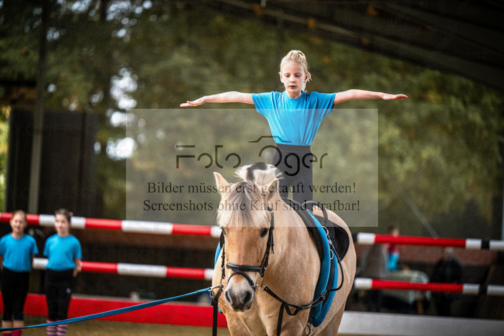 DOS_0102 | Entdecke hochwertige Reitturnierfotos von Foto Oger. Professionell, emotional und authentisch – jetzt Lieblingsmomente im Shop bestellen.Deutschlandweite Turnierfotografie. - Realisiert mit Pictrs.com