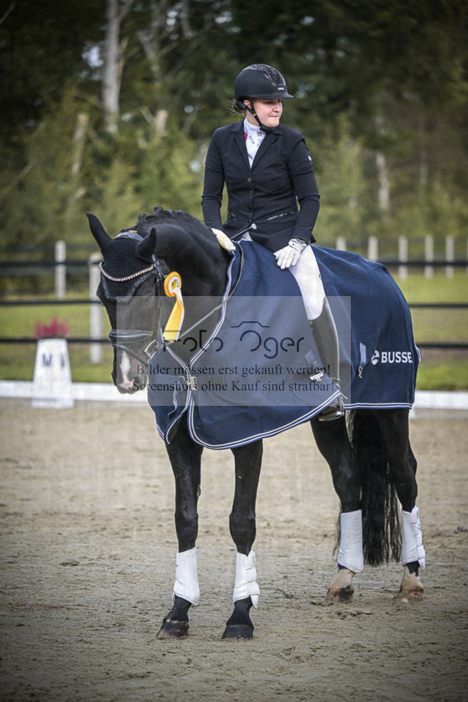 DOS_B768 | Entdecke hochwertige Reitturnierfotos von Foto Oger. Professionell, emotional und authentisch – jetzt Lieblingsmomente im Shop bestellen.Deutschlandweite Turnierfotografie. - Realisiert mit Pictrs.com