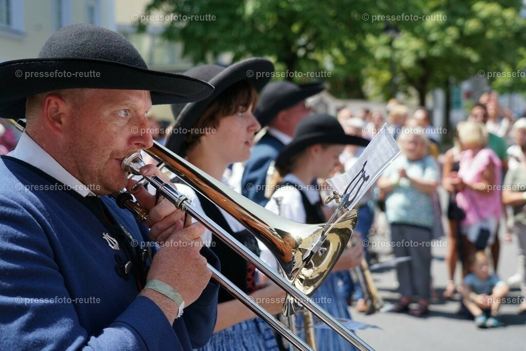 23e-BACH-Bundesmusikfest-2023-Juni16-Reutte-DSC06663 | Info aus dem Bezirk Reutte/Ausserfern Tirol sowie eine umfangreiche Bilddatenbank über die gesamte Region: Lechtal, Talkessel Reutte, Tannheimertal, Zwischentoren. Lech, Plansee, Zugspitze, Grenztunnel, B179, Fernpassstraße, Verkehr, Lawinen, Tradition, - Realisiert mit Pictrs.com
