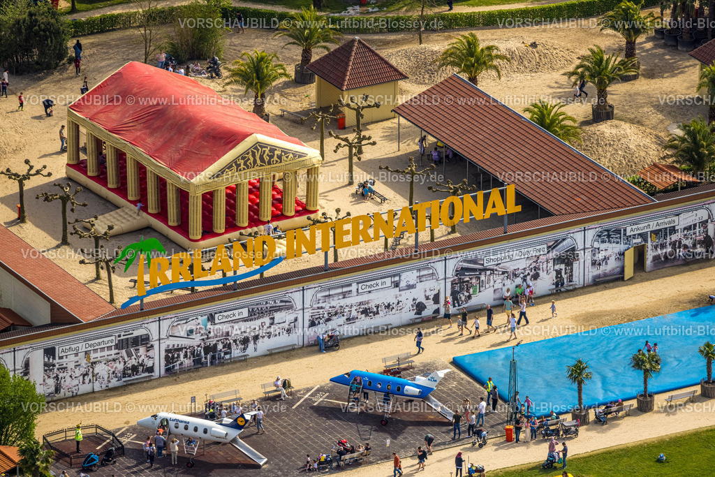 Kevelaer240402814SpielparadiesIrrland | Luftbild, Spielparadies Freizeitpark Irrland, Bereich Irrland West, Irrland International und römische Hüpfburg Festung Troja, Kinder-Flugzeuge und Riesen-Hüpfkissen, Twisteden, Kevelaer, Niederrhein, Nordrheon-Westfalen, Deutschland