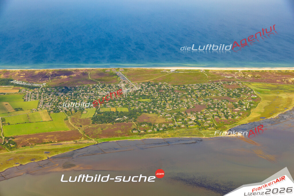 Luftbild der Stadt Kampen - Das Luftbild wurde 2025 vom UL-Flugzeug heraus erstellt ( keine Drohnenaufnahme ) - Hochauflösende Luftaufnahme - für Wandbilder und großformatige Ausdrucke geeignet. Das besondere Geschenk!Hier alle&nbsp;Infos zur Lizenzierung der LuftaufnahmeWir fliegen auch dieses Jahr wieder in Ihre Region um Luftbilder zu erstellen.- Luftbild anfragen
