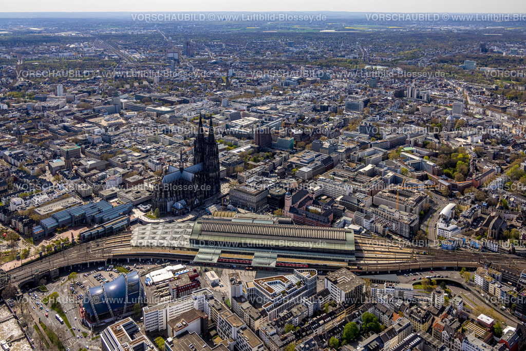 Koeln220403470 | Luftbild, Kölner Dom und Köln Hauptbahnhof, Musical Dome, Altstadt, Köln, Rheinland, Nordrhein-Westfalen, Deutschland