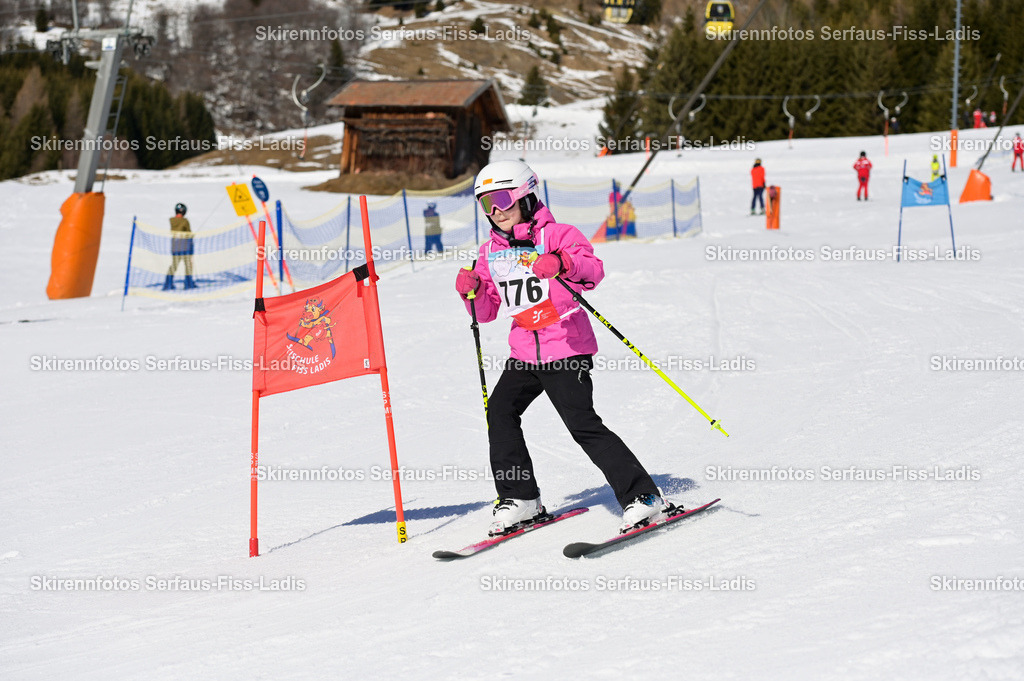 SRF_27.02.2026_573 | Skirennfotos,Serfaus,Fiss,Ladis,Kinderskirennen,Winter,Tirol,Oberland,skirace,SFL,feelfree,weil wir's genießen,ski,Ski,skifahren,Sonnenplateau, - Realisiert mit Pictrs.com