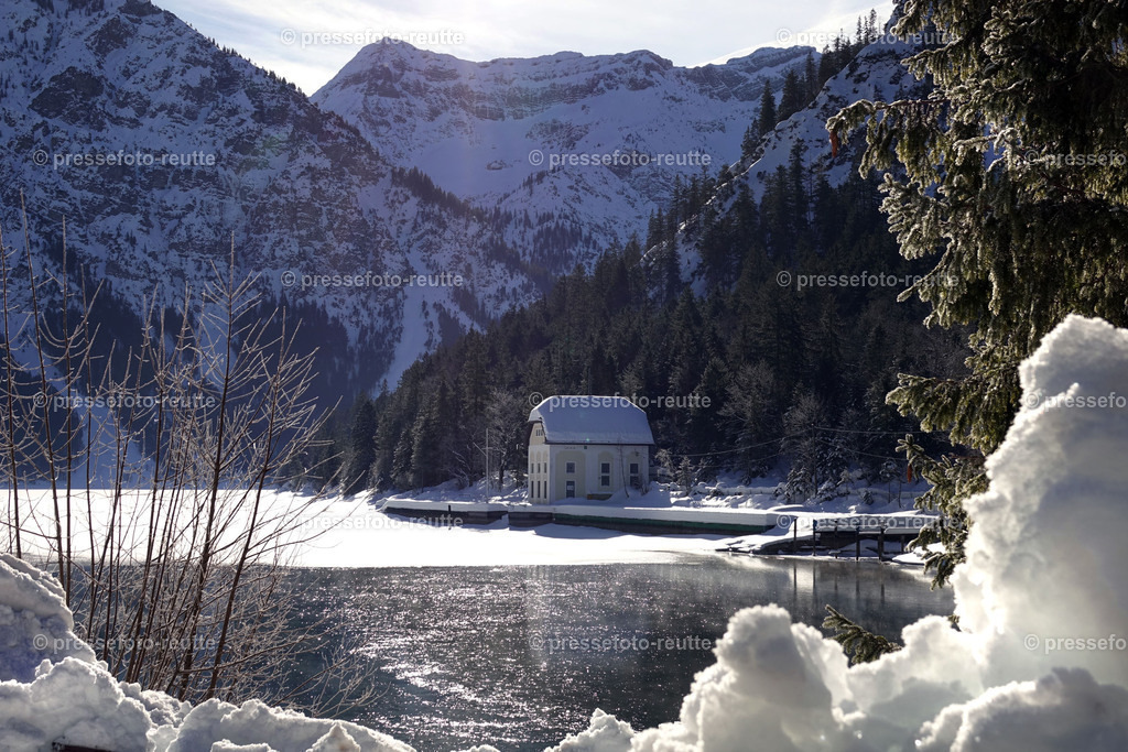 welltvi-Plansee-Winter--DSC02612 | Info aus dem Bezirk Reutte/Ausserfern Tirol sowie eine umfangreiche Bilddatenbank über die gesamte Region: Lechtal, Talkessel Reutte, Tannheimertal, Zwischentoren. Lech, Plansee, Zugspitze, Grenztunnel, B179, Fernpassstraße, Verkehr, Lawinen, Tradition, - Realisiert mit Pictrs.com