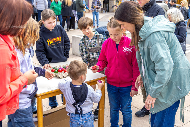 Eierpecken am Hauptplatz | Bildershop von pixelworld.at - Realisiert mit Pictrs.com