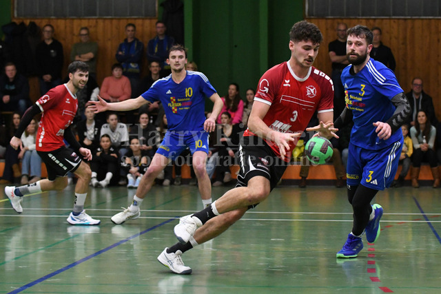 SSG Metten : TV Eggenfelden | Kampf um jeden Ball. Eggenfeldens Andreas Frank (#3) - Realisiert mit Pictrs.com