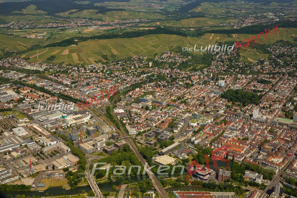 heilbronn-geschenkidee-luftbild-1568-2023 | Das Luftbild zeigt  Heilbronn - Die Luftaufnahme wurde 2023 vom UL-Flugzeug aus erstellt ( keine Drohne ) - 
Hochauflösende Luftaufnahme - Für grossformatige Ausdrucke geeignet. Die Geschenkidee !
Mit Lizenz und Bildrechte bestellbar