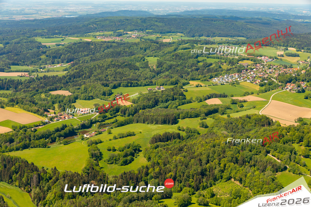 Das Luftbild zeigt : Fahndorf Brennberg - Die Luftaufnahme wurde 2024 vom UL-Flugzeug aus erstellt ( keine Drohne ) - Hochauflösende Luftaufnahme - Für grossformatige Ausdrucke geeignet. Die Geschenkidee !Mit Lizenz und Bildrechte bestellbar