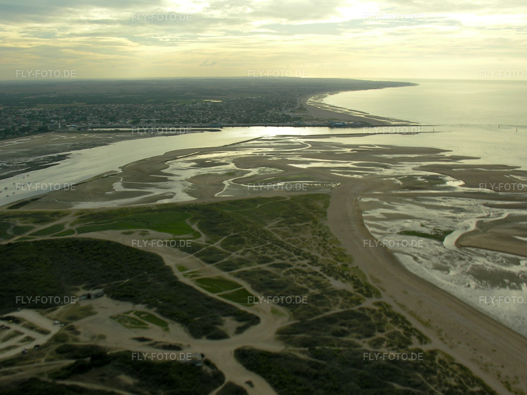 Luftbild: Ortsansicht in Ouistreham im Bundesland Calvados in Frankreich. Foto: DSCN0528.jpg vom 04.08.2005 durch Werner Riehm/FLY-FOTO.de