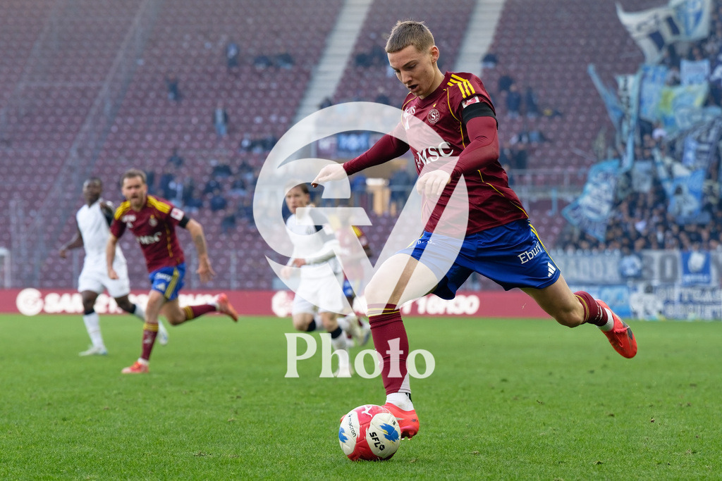 Brack Super League - Servette FC v FC Zurich | Thomas Lopes (36 Servette FC) shoots the ball (action)  during the Brack Super League match between Servette FC and FC Zurich at Stade de Geneve in Geneva, Switzerland